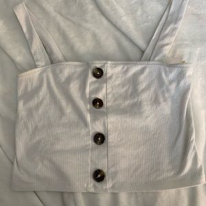 Cropped button tank top 🤍